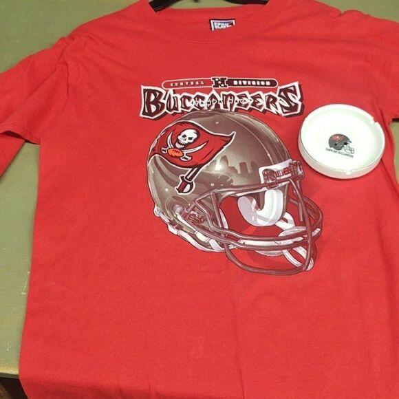 Tampa Bay Buccaneers fan, 2 tees, hat, coin tray bundle! - Picture 4 of 10